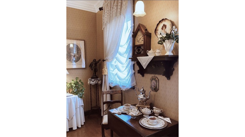 Schiller Strasse Parlor Suite Dining Area Schiller Strasse Parlor Suite Dining Area