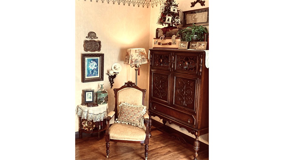 Happy Wanderer Cottage Corner Seating Happy Wanderer Cottage Corner Seating