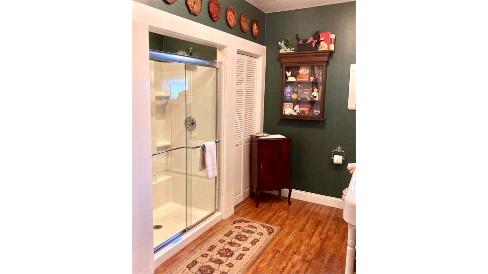 Happy Wanderer Cottage Bathroom Happy Wanderer Cottage Bathroom