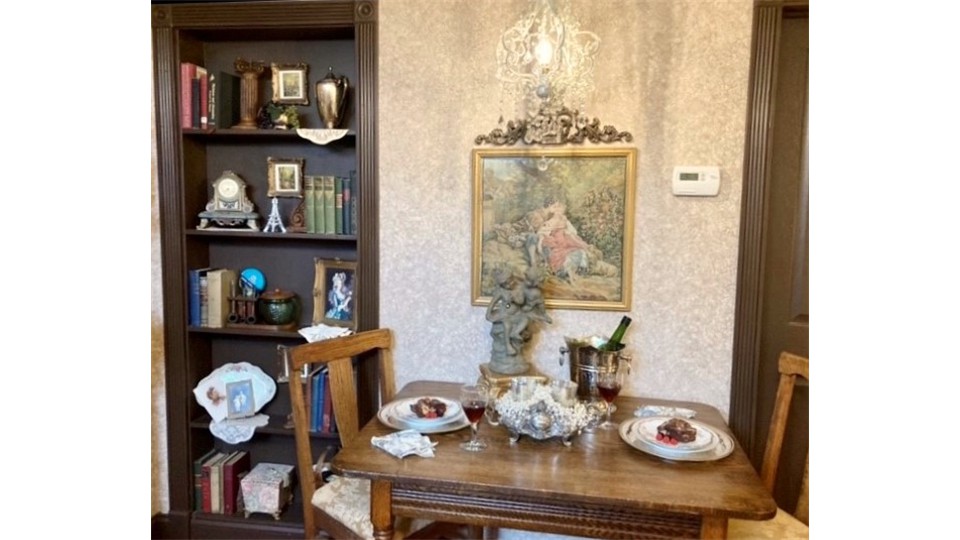 Parisian Dreams Bedchamber Dining Area Parisian Dreams Bedchamber Dining Area