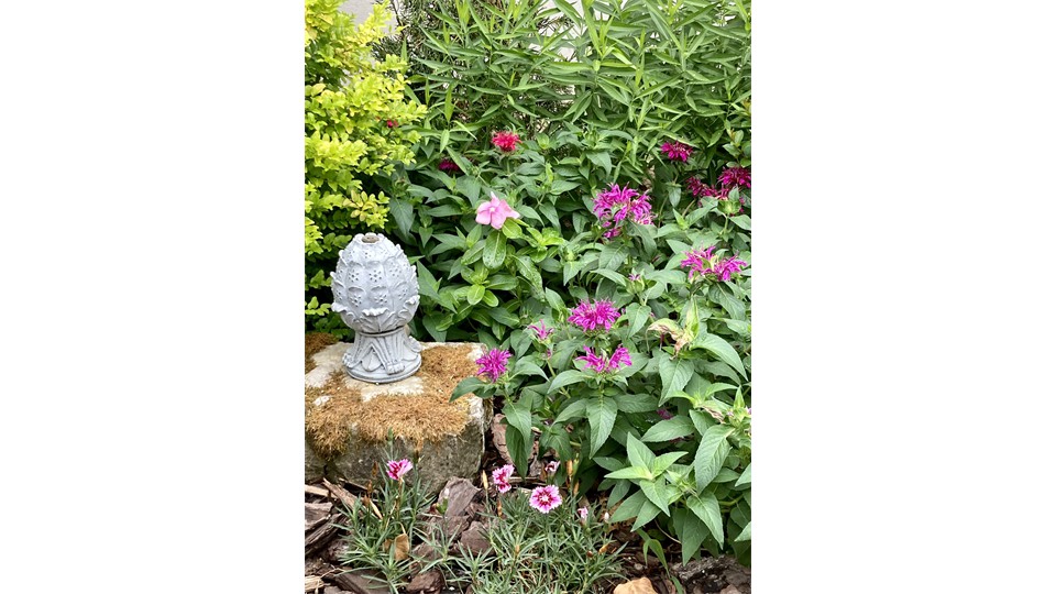 English Garden Stone Ornament English Garden Stone Ornament