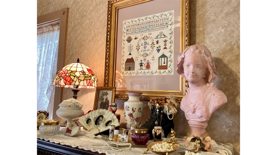 Milliner’s Bedchamber Cottage Perfume Vignette